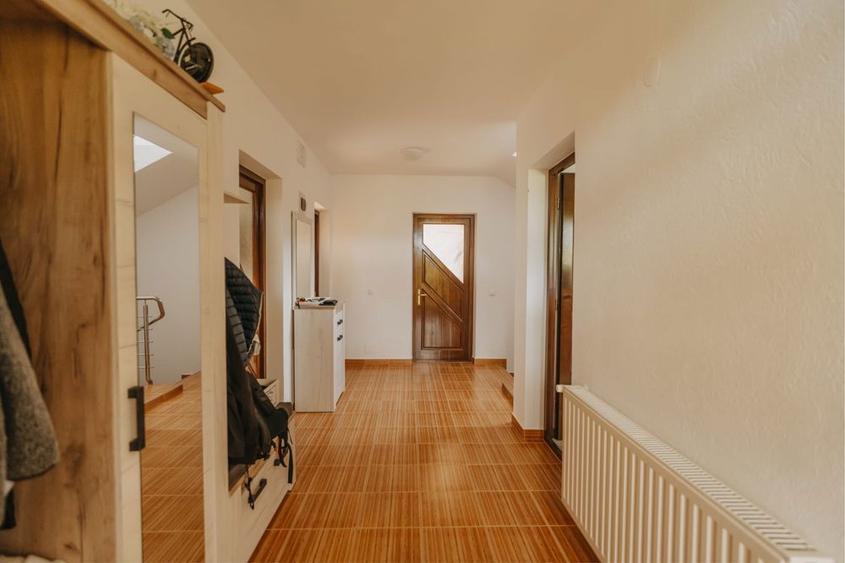 Casa de lucuit in zona linistita - 2