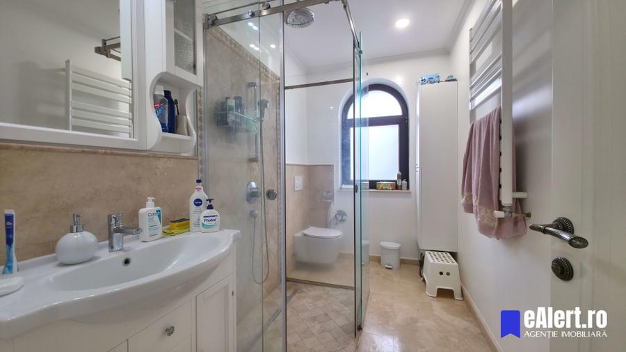 Casă individuală cu 5 camere cu Teren 685 Mp în Theodor Pallady