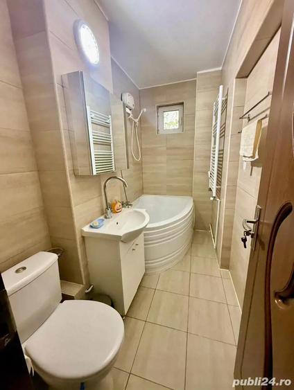 Inchiriez Apartament Renovat 3 Camere Pajura, sect. 1 - 9