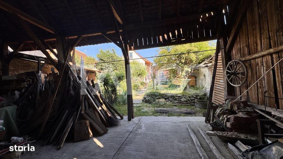Casa de vanzare cu curte spatioasa loc relaxare si gradina Cornatel - 14