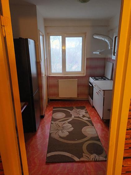 Vand 2 semi , et. 4, in fata la Restaurant Miorita, supraf - 8