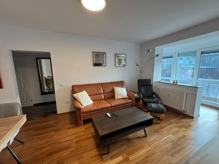 Vanzare apartament renovat doua camere mobilat/utilat Palatul Cotroceni - 2