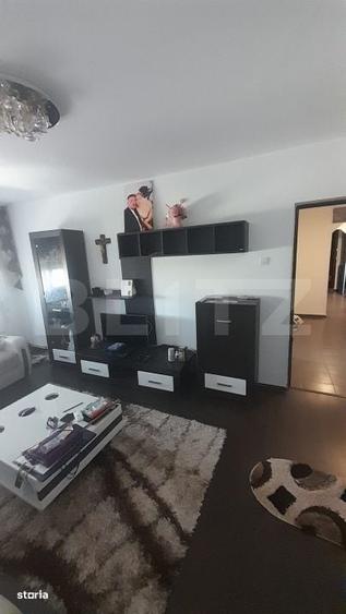 Apartament cu 3 camere decomandat în Udrești