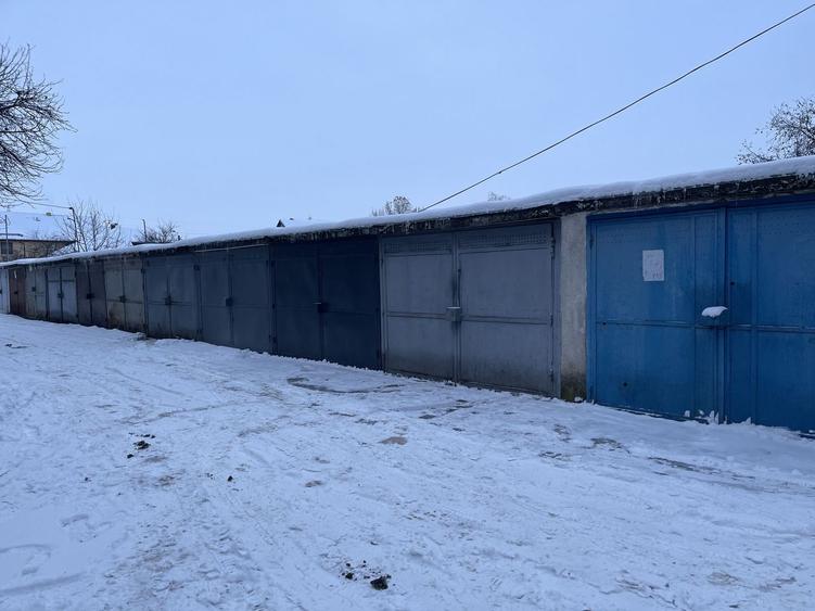 Teren intre blocuri,cu garaje-ideal pentru afacere - 1