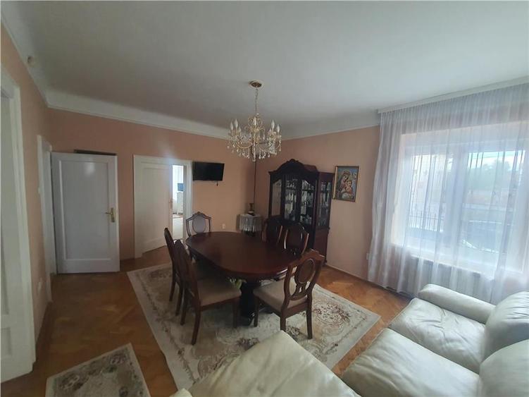 Imobil individual cu doua corpuri de cladire zona Parcului SubArini - 12