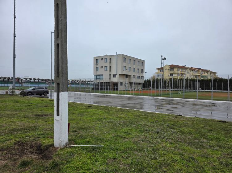 TEREN ÎNTRE CASE CU UTILITATI –Intravilan 801 mp - Stradă asfaltată - 1