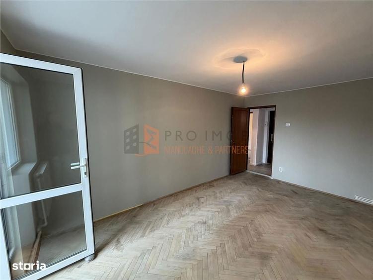 Apartament 3 camere cf 2 decomandat Zona Micro 14 - 12