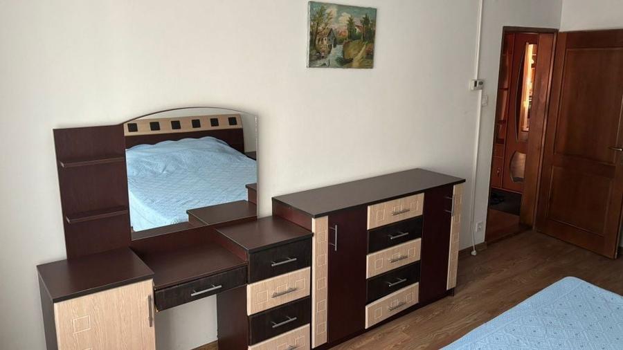 Vand apartament doua camere decomandat etaj 2 - 5