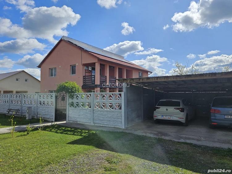 2 case finisate impecabil + 2.300 mp teren, panouri solare 6.5 kW, Jebel aproape de Timi?oara