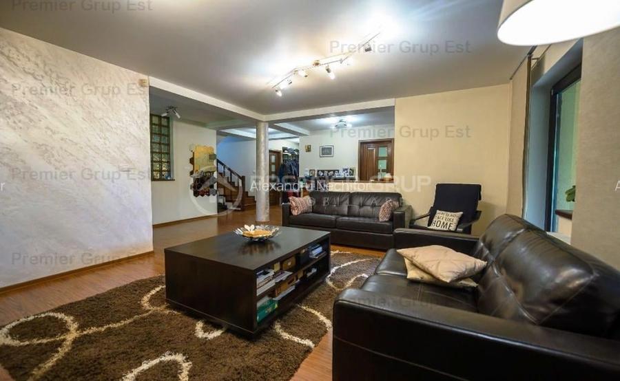 Casă cu 5 camere în Central