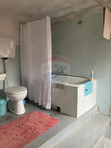 Casa cu poten?ial, situata pe strada Gheorghe Lazar - 6