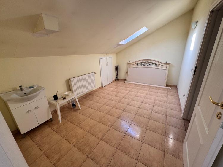 Casa deosebita sector 4 P+1+M. 6 cam.Util 418mp. Teren 1638mp - 47