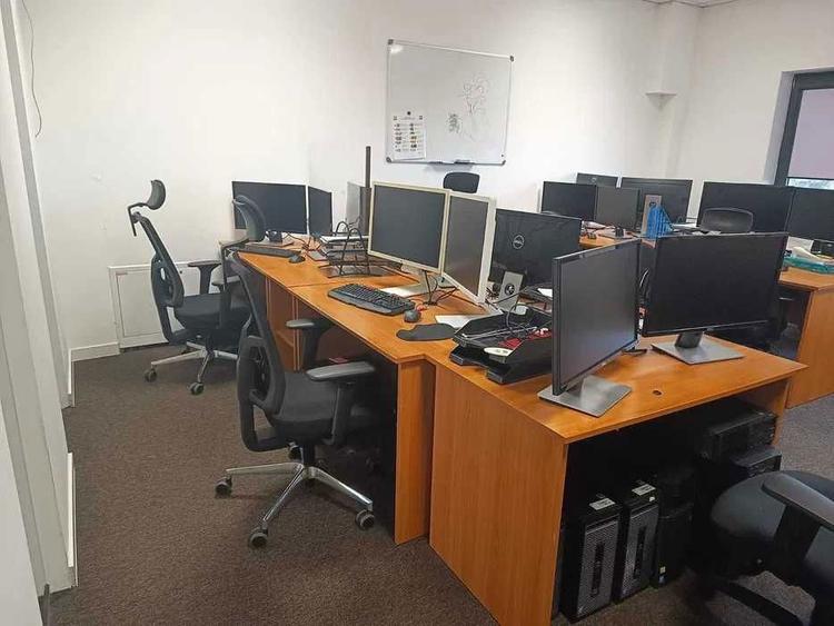 De vanzare spatiu de birou 212 mp amplasat pe Calea Turzii la parter, str. Grigore Moisil, nr. 12 - 4