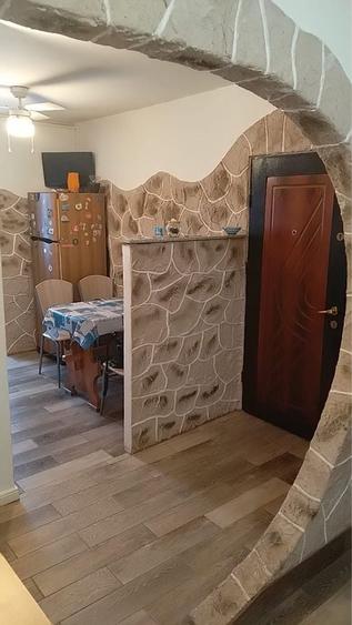 Inchiriez apartament 3 camere - 6