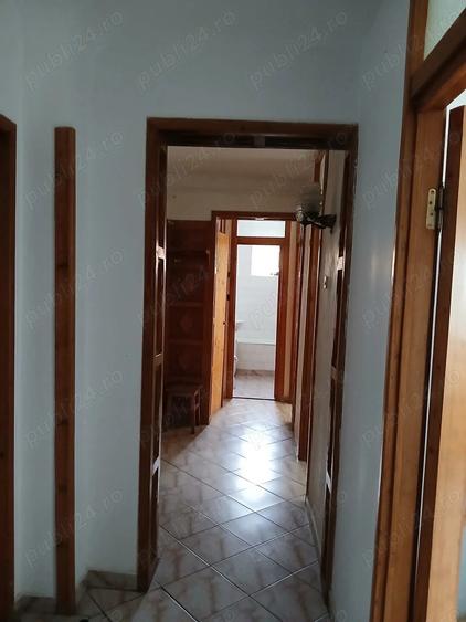 Inchiriez apartament 3 camere - 4