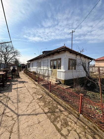 Teren intravilan 838 mp cu casa existenta, deschidere 25,5 m, Str. Parcului nr. 9, Caciula?i - 1