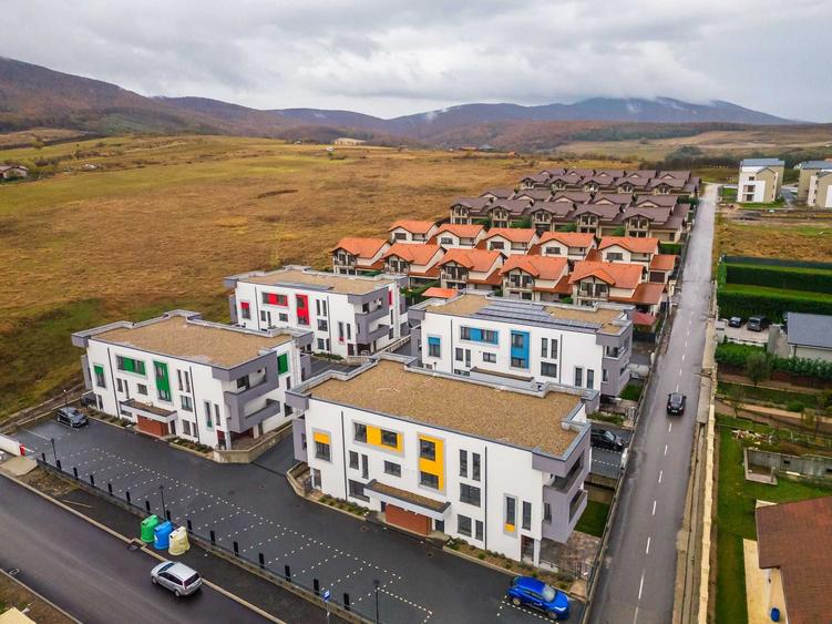 Casă cu 4 camere cu Teren 70 Mp în Exterior Vest