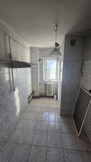 BAZA 3 - 2 CAMERE SEMIDECOMANDAT - ETAJ INTERMEDIAR - BLOC DIN 1979 - 3