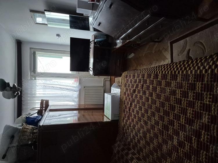 Vand apartament 3 camere ultracentral BdChimiei langa casa de cultura blocC3 centrala termica et.3 4 - 4