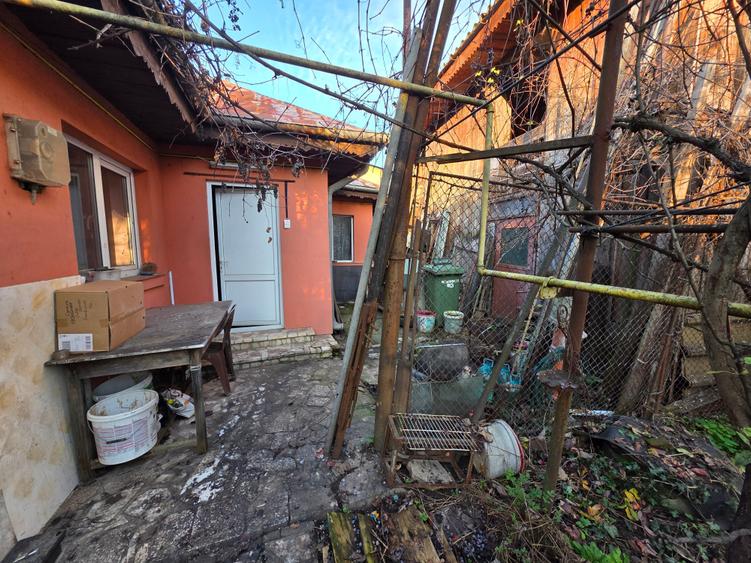 Damaroaia 4 camere casa veche - 2