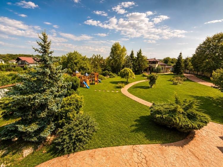 Casă individuală cu 20 camere cu Canalizare în Snagov