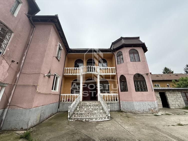 Casă individuală cu 12 camere cu Canalizare în Elisabetin