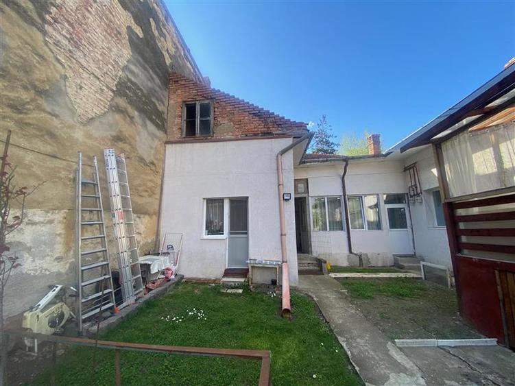 Casă cu 3 camere cu Teren 242 Mp în Central