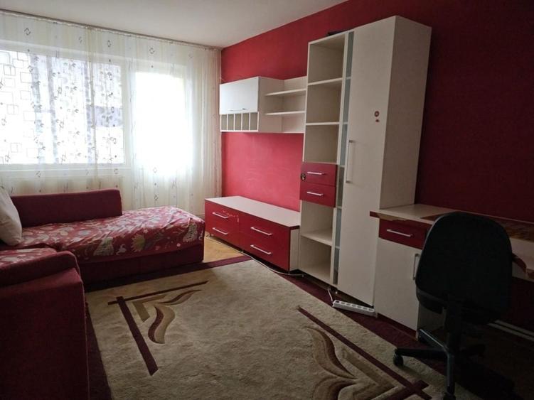 Apartament cu 3 camere decomandat în Alexandru cel Bun