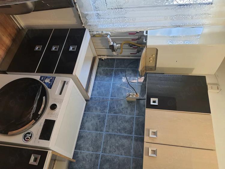 Apartament cu 3 camere semidecomandat în Autogară