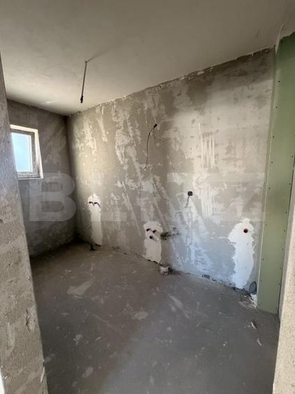 Apartament cu 3 camere semidecomandat în Florești