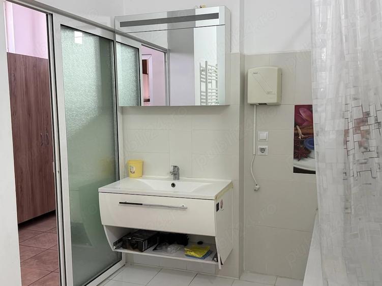 Apartament cu 3 camere decomandat în Delfinariu