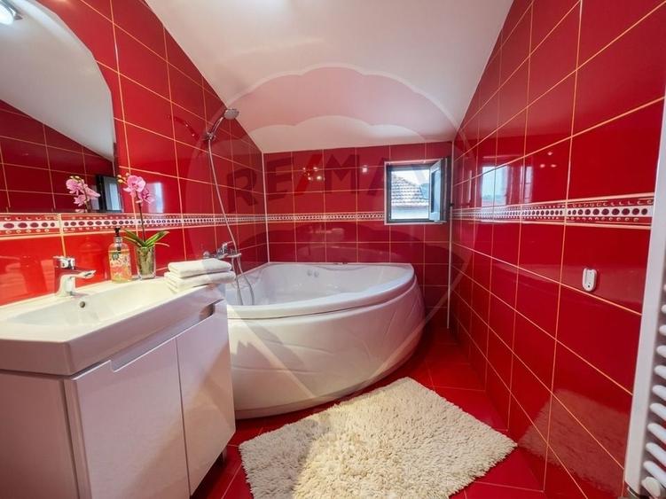 Duplex cu 4 camere cu Teren 231 Mp în IAR