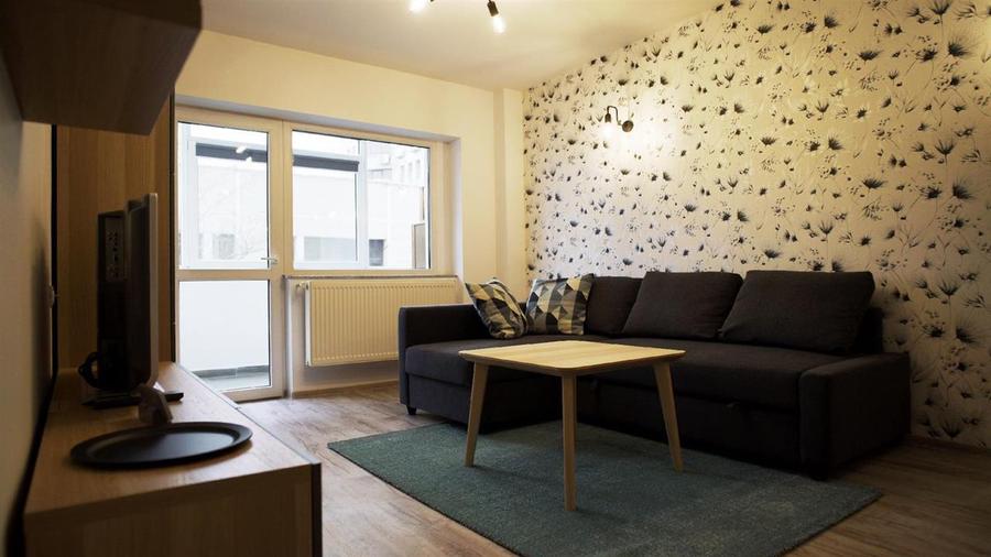 Apartament cu 3 camere decomandat, mobilat în Centru Civic