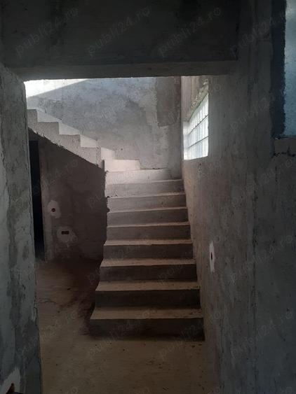 Casă cu 5 camere cu Teren 250 Mp în Buzaului