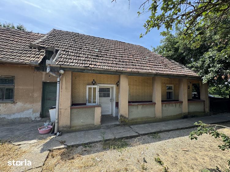 Casă cu 2 camere cu Teren 2877 Mp în Lazuri