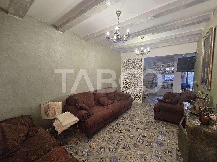 Apartament cu 4 camere decomandat, mobilat în Central