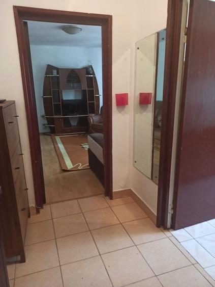 Apartament cu 3 camere semidecomandat în Lujerului