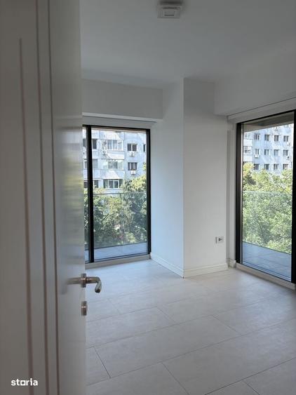 Apartament cu 3 camere în Podu Roș