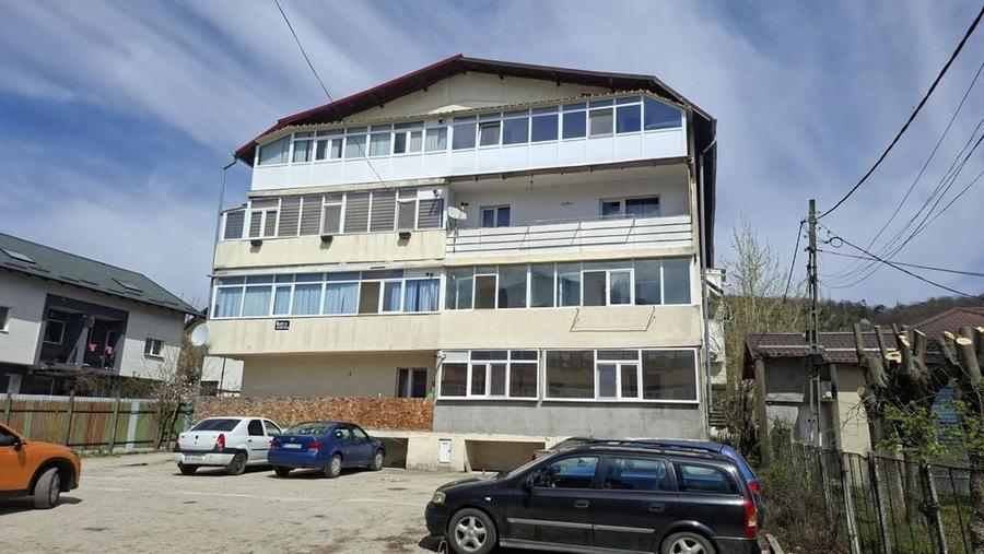 Apartament cu 3 camere decomandat în Ștefănești