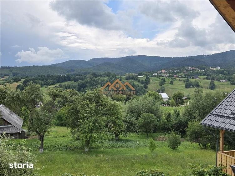 Casă cu 4 camere cu Teren 2500 Mp în Cacica