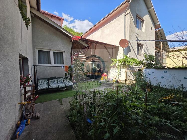 Casă individuală cu 4 camere cu Canalizare în Aurel Vlaicu