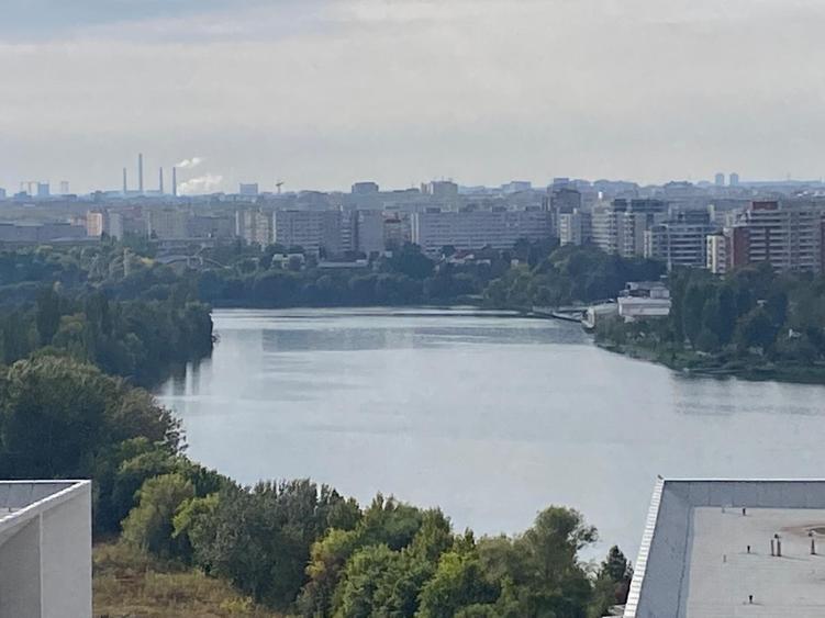 Apartament cu 3 camere decomandat în Barbu Văcărescu