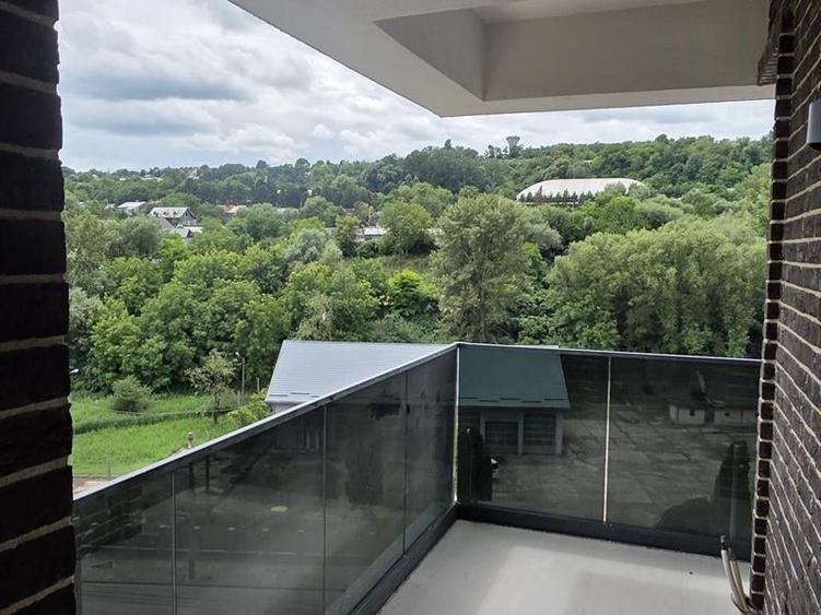 Apartament cu 3 camere semidecomandat în Sud