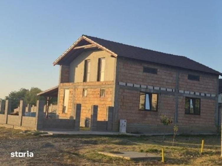 Casă cu 5 camere cu Teren 957 Mp în Mașloc