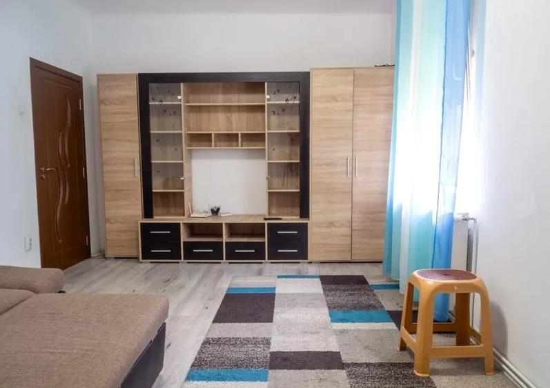 Apartament cu 2 camere decomandat, mobilat în Tractorul