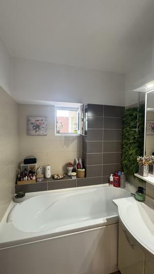 Apartament cu 3 camere decomandat, mobilat în Nicolina