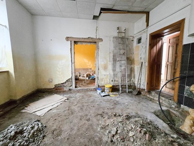 Casă individuală cu 2 camere cu Canalizare în Central