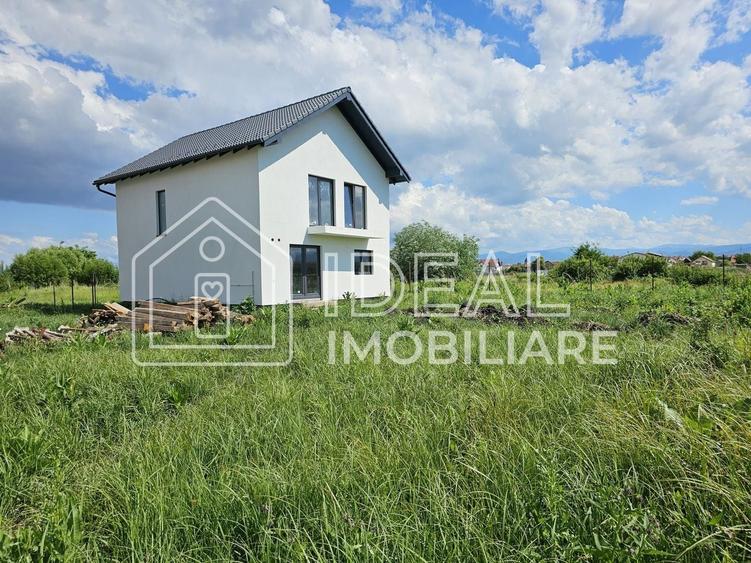 Casă individuală cu 5 camere cu Canalizare în Șura Mică