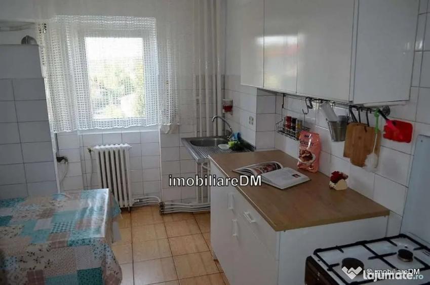 Apartament cu 3 camere decomandat în Independenței