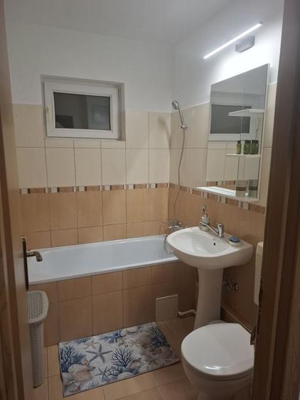 Apartament cu 2 camere decomandat, mobilat în Central